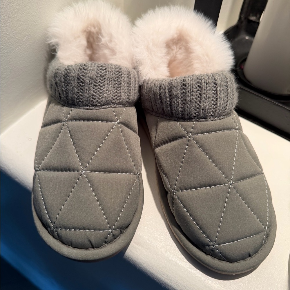 NEW AEROSOLES Gray Quilted Kids Slippers with Faux Fur Trim